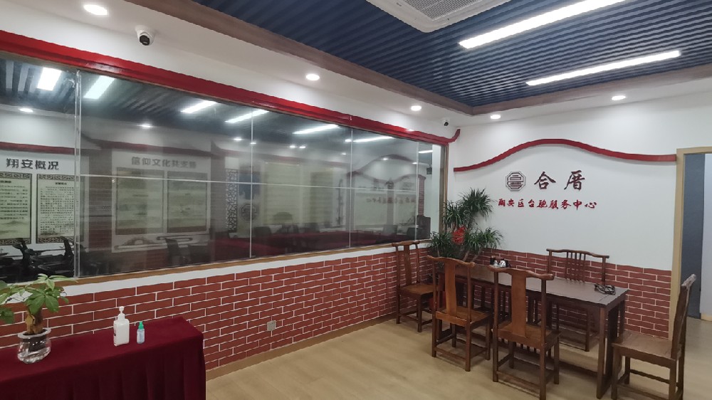 翔安區(qū)臺(tái)胞服務(wù)中心電容觸控透明拼接屏